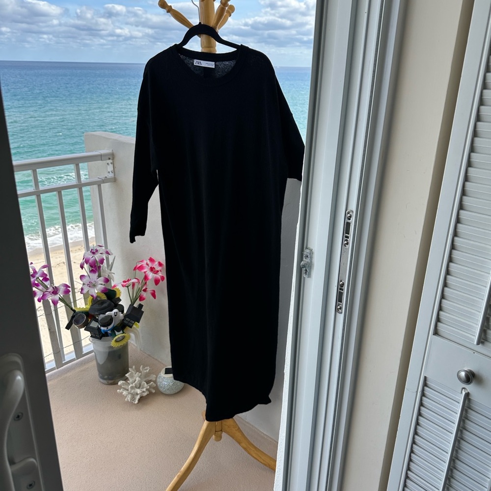 Zara Elegant Black Knit Dress - Picture 4 of 7